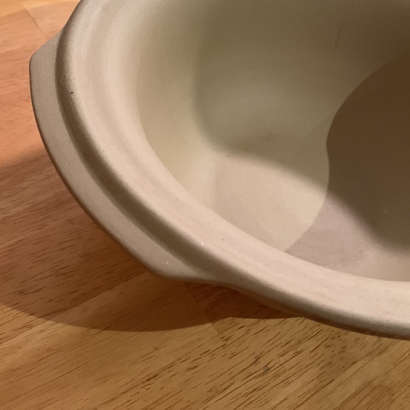 The Pampered Chef. Stoneware bowl. Small. 9 inches diameter. Excellent shape. - Picture 6 of 7